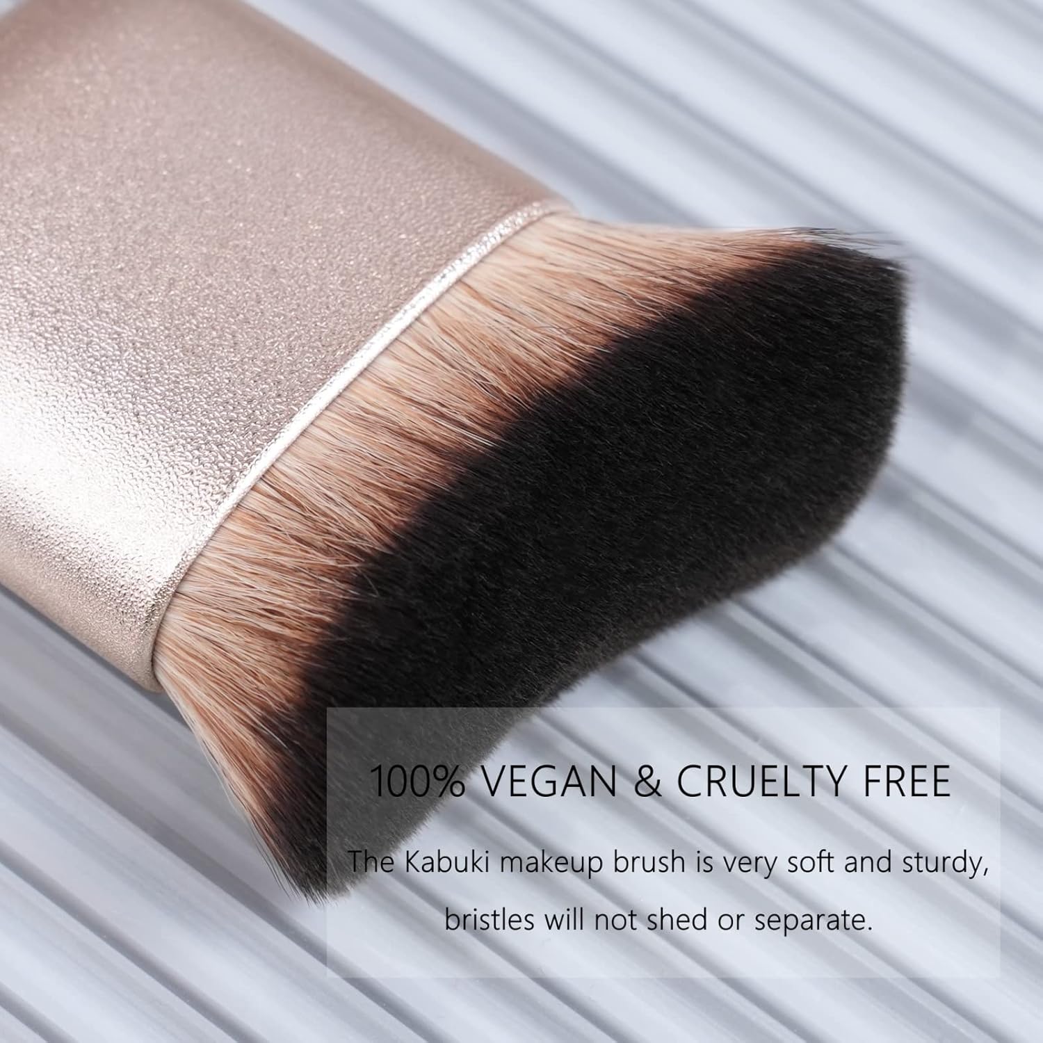 Flat Makeup Brush with premium synthetic bristles, 100% vegan and cruelty-free design.